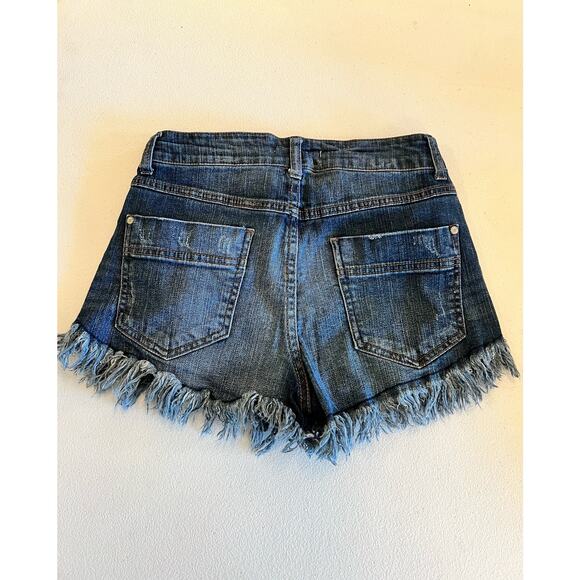 Altar’d State Junior's Blue Distressed Frayed Hem Denim Jean Shorts Size 27/5 - Picture 3 of 3